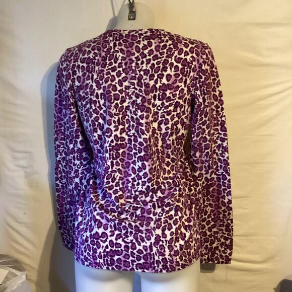 2646 NWOT Hannah Womens Fuzzy Leopard Long Sleeve Crew Neck Purple/White Small - Picture 2 of 2